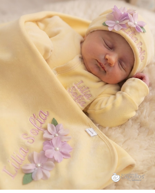 Set de Bienvenida Personalizado Capullos Amarillo de Niña
